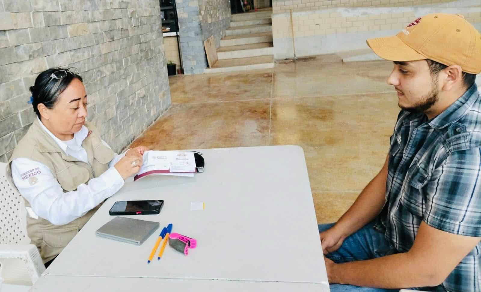 Entregan tarjetas del programa J&oacute;venes Construyendo el Futuro a beneficiarios en Acu&ntilde;a