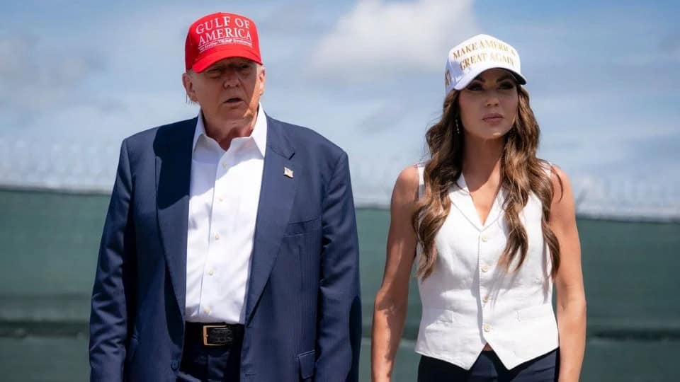 Trump destituye a Kristi Noem: Cambios en el DHS y reacciones pol&iacute;ticas