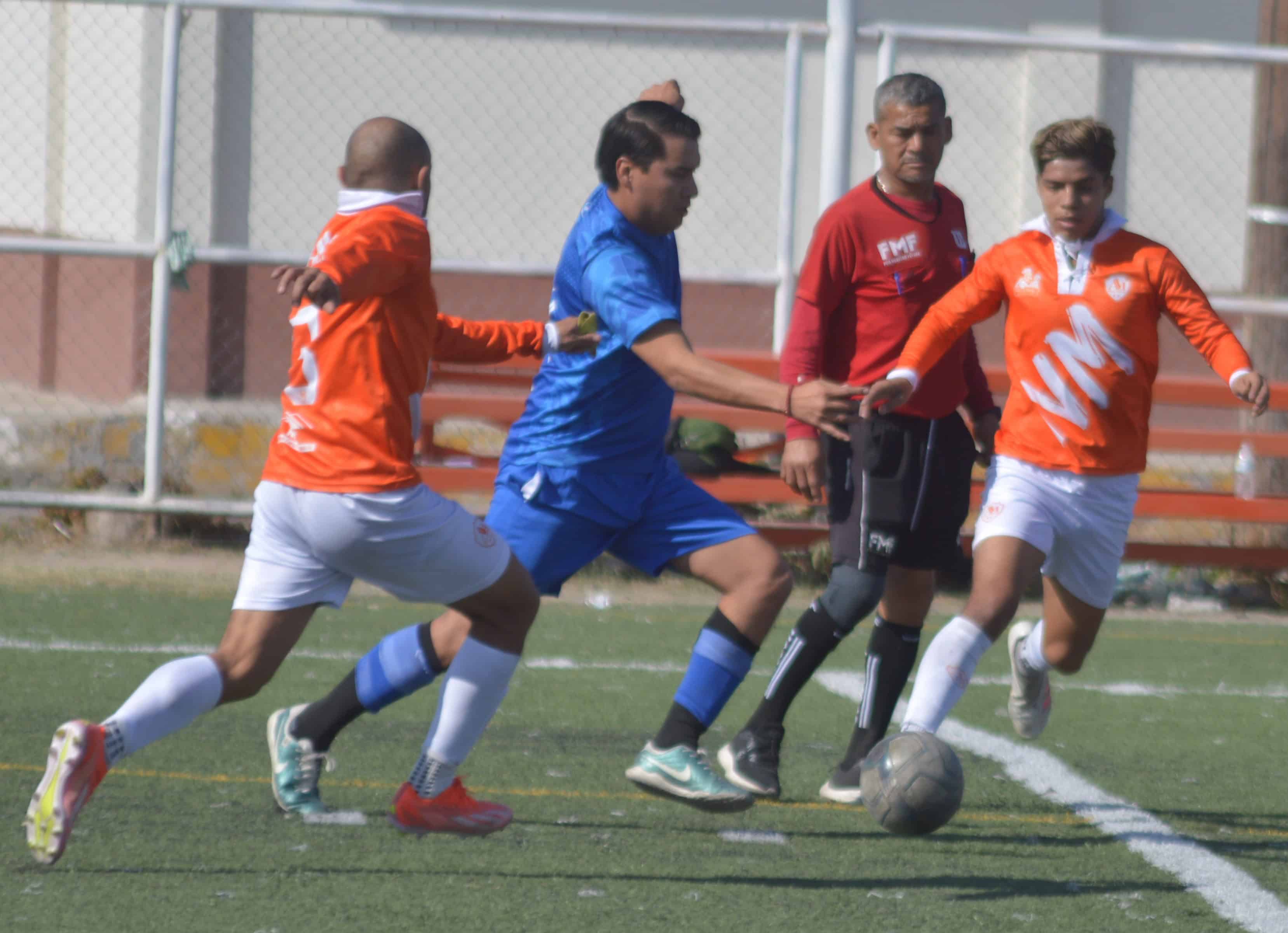 Guerreros Oriente y Sama Construcciones luchan en la parte baja