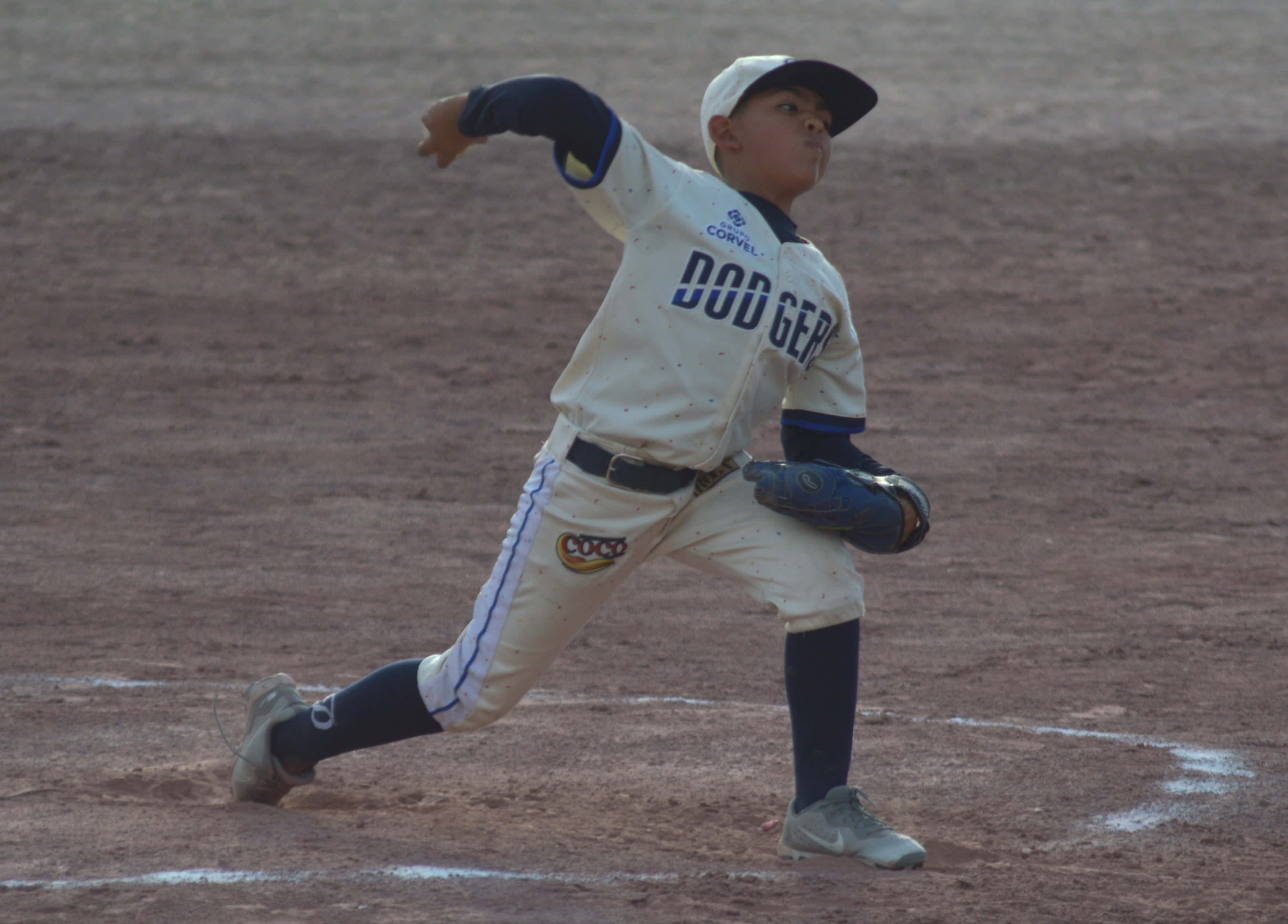 Maximiliano Gonz&aacute;lez brilla en victoria de Dodgers sobre Sultanes