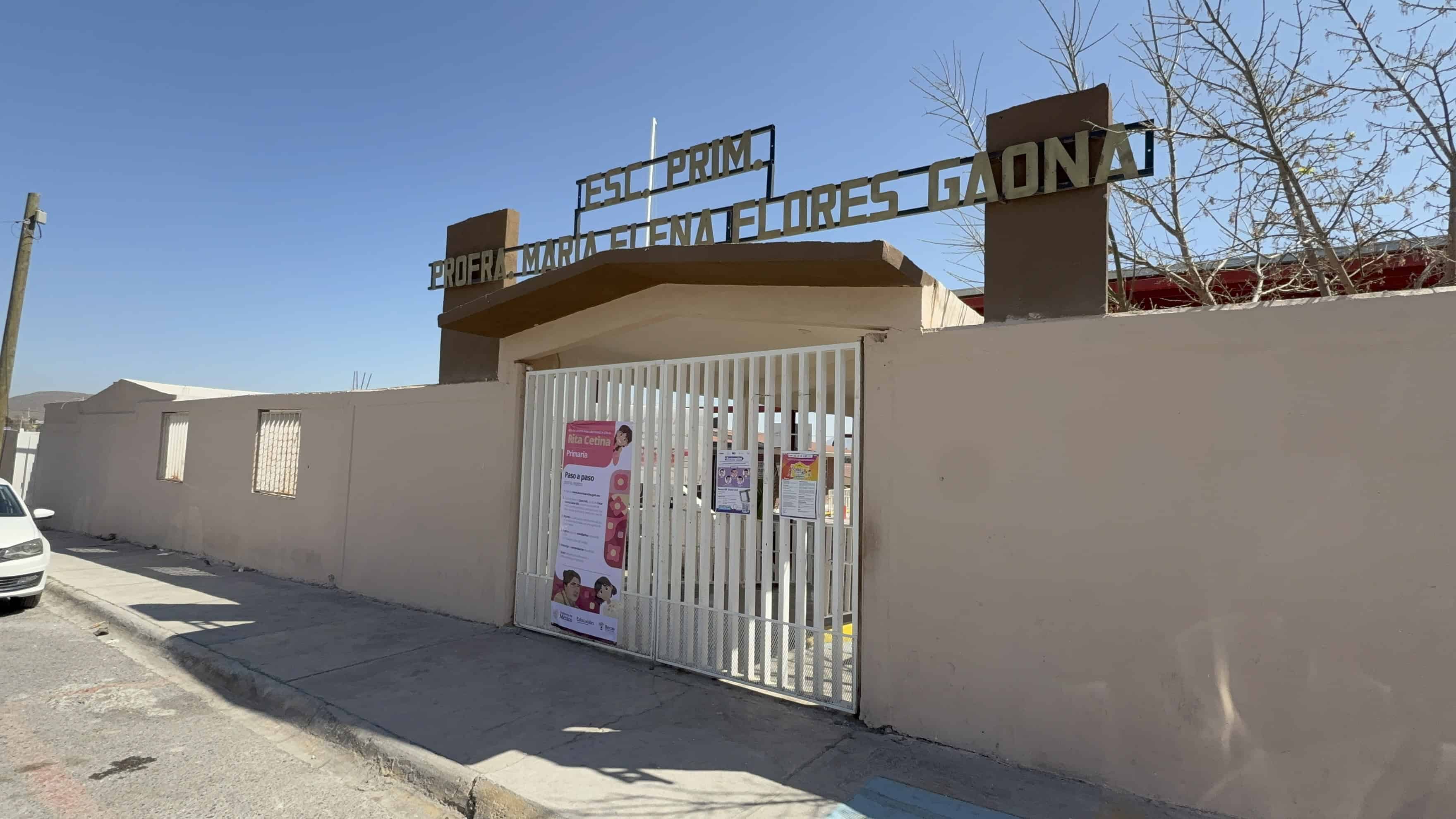 Padres denuncian basura en la escuela primaria Mar&iacute;a Elena Flores en Ramos Arizpe