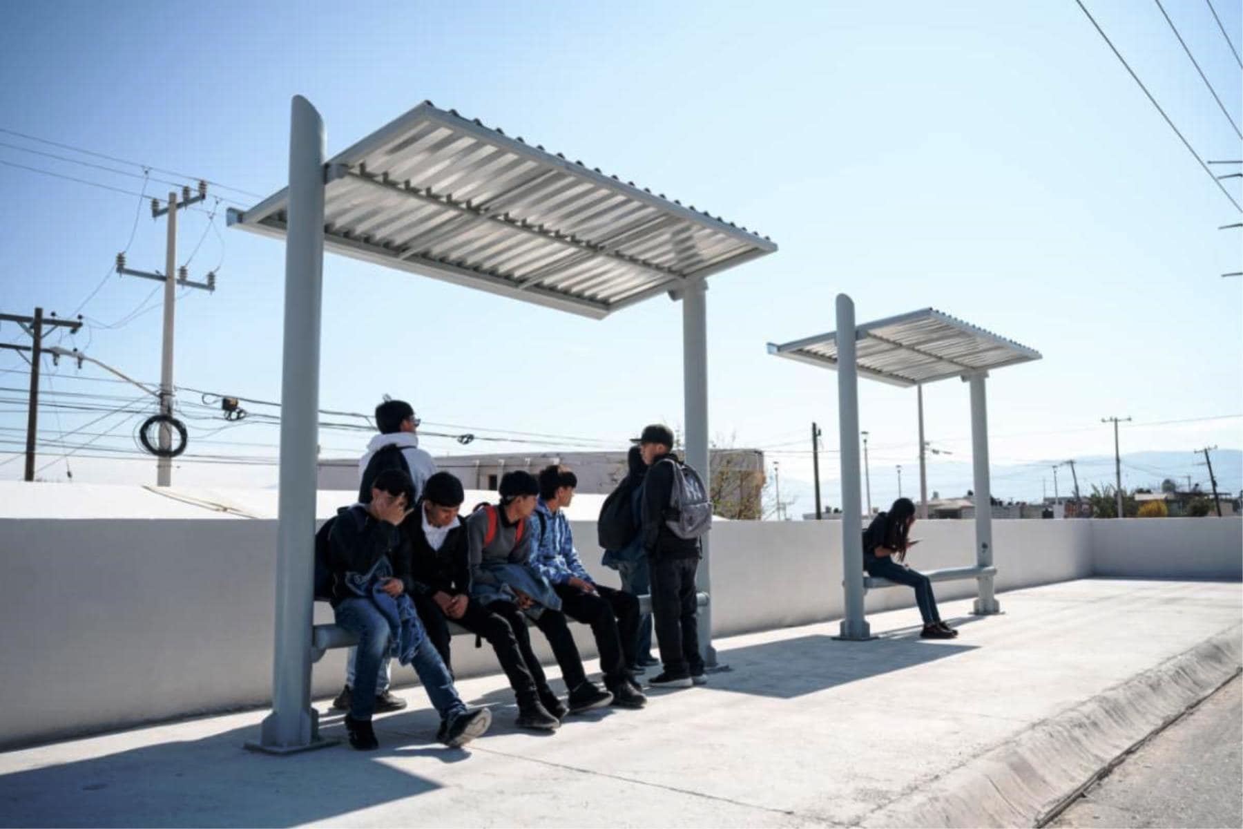 Alcalde Javier D&iacute;az Gonz&aacute;lez cumple compromiso con comunidad escolar de Saltillo