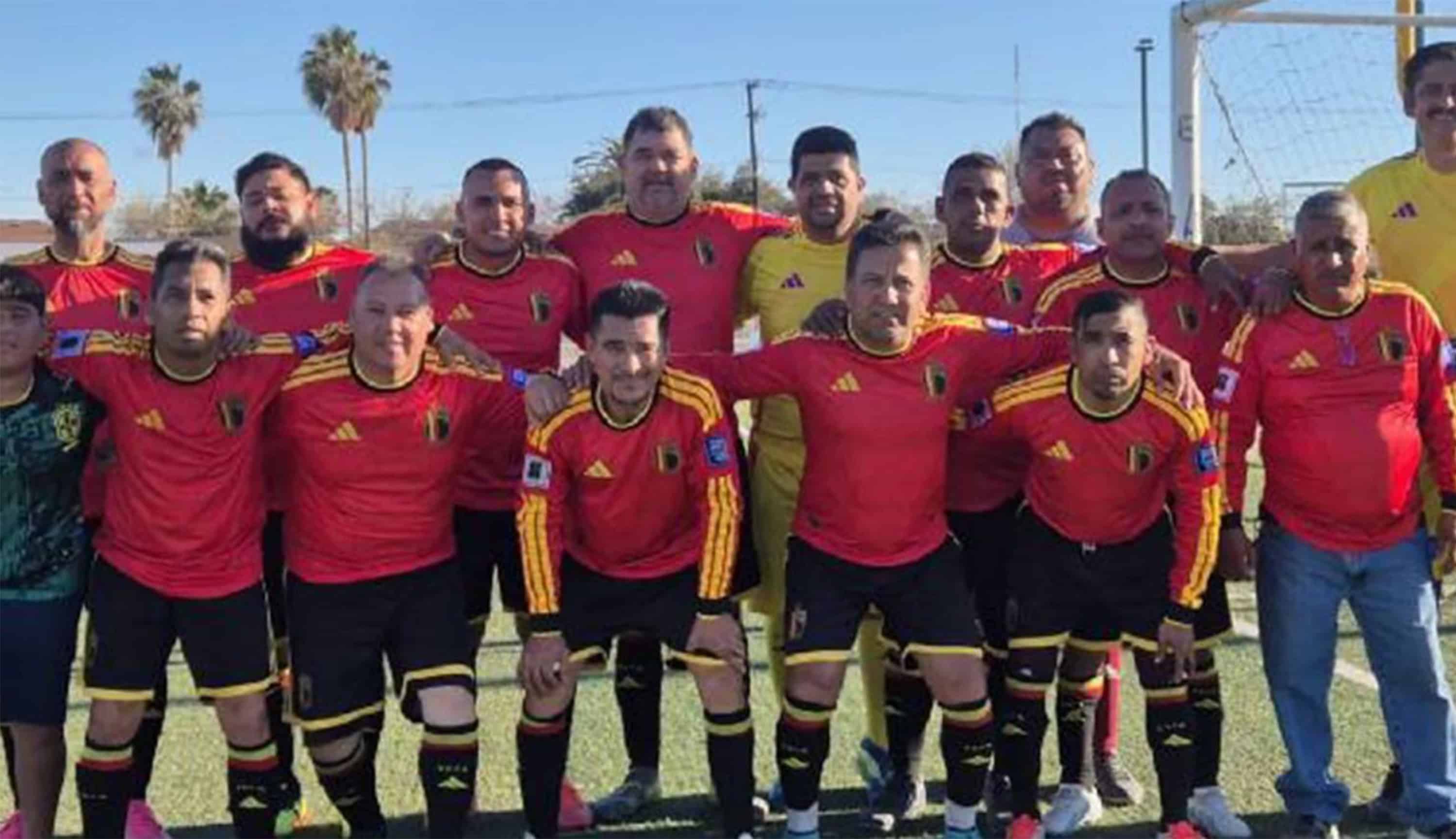 Maquinados V&aacute;zquez golea a Halcones Rossy en la Liga de Veteranos