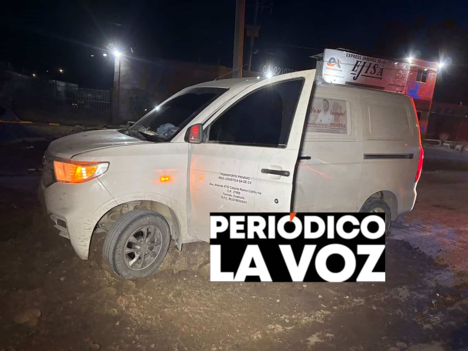 Cae repartidor en alcantarilla