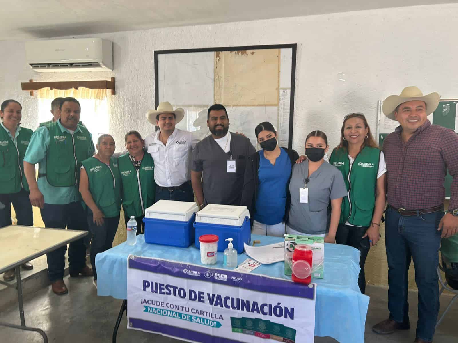 LLEVA GOBIERNO ESTATAL BRIGADA "&acute;MEJORA TU SALUD" A EJIDO PUENTE NEGRO