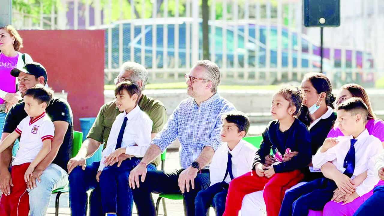 Carlos Villarreal promueve la alfabetizaci&oacute;n inicial en Monclova