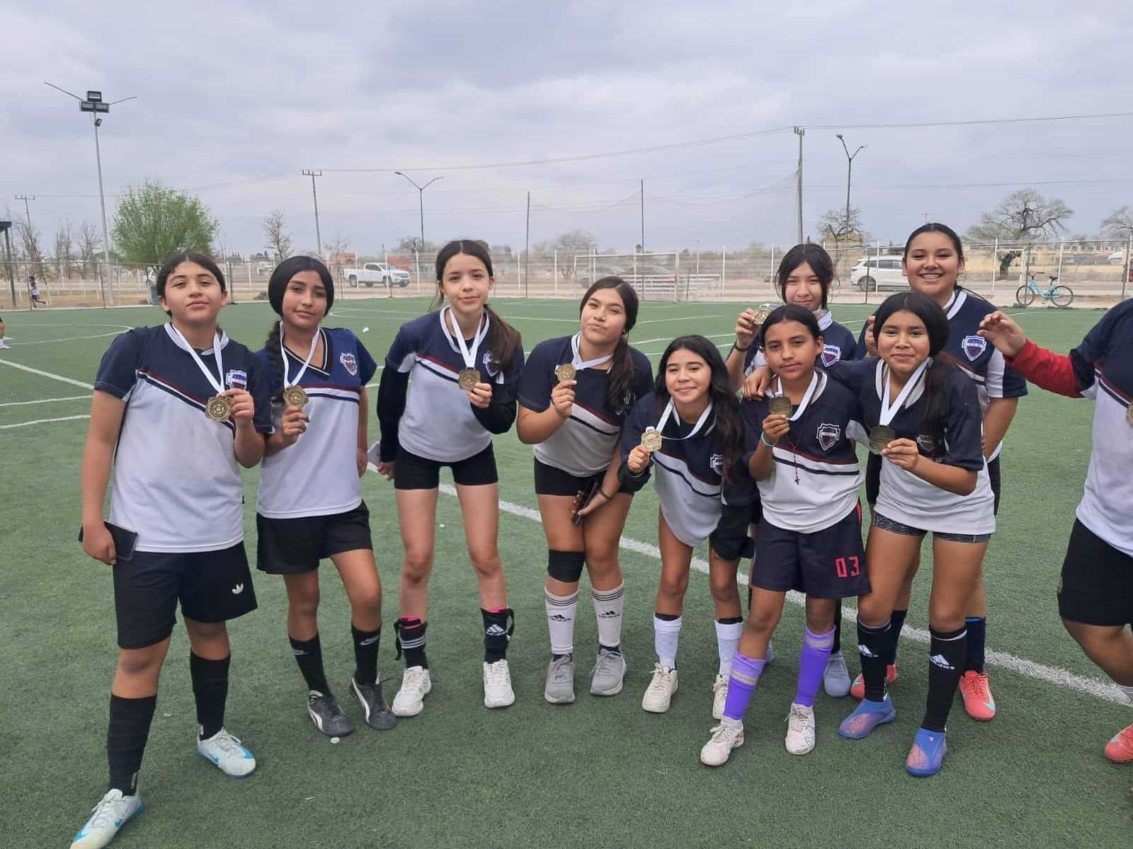 Equipo femenil de Nava conquista primer lugar y avanza a la etapa regional