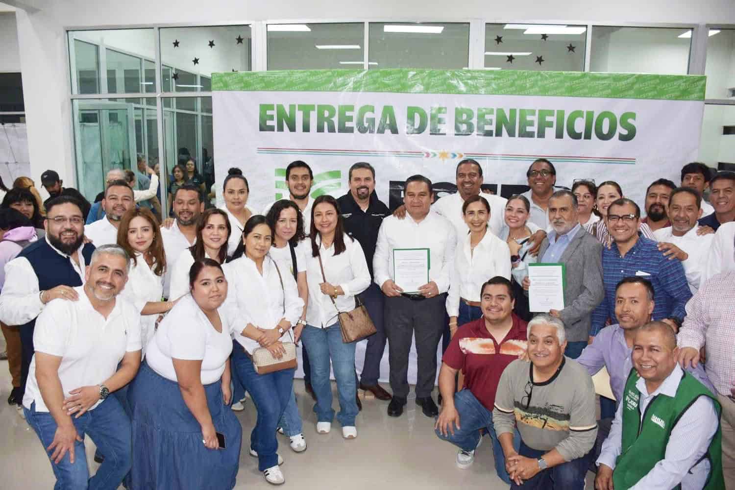 Reconocen a docentes de Ciudad Acu&ntilde;a por su labor educativa