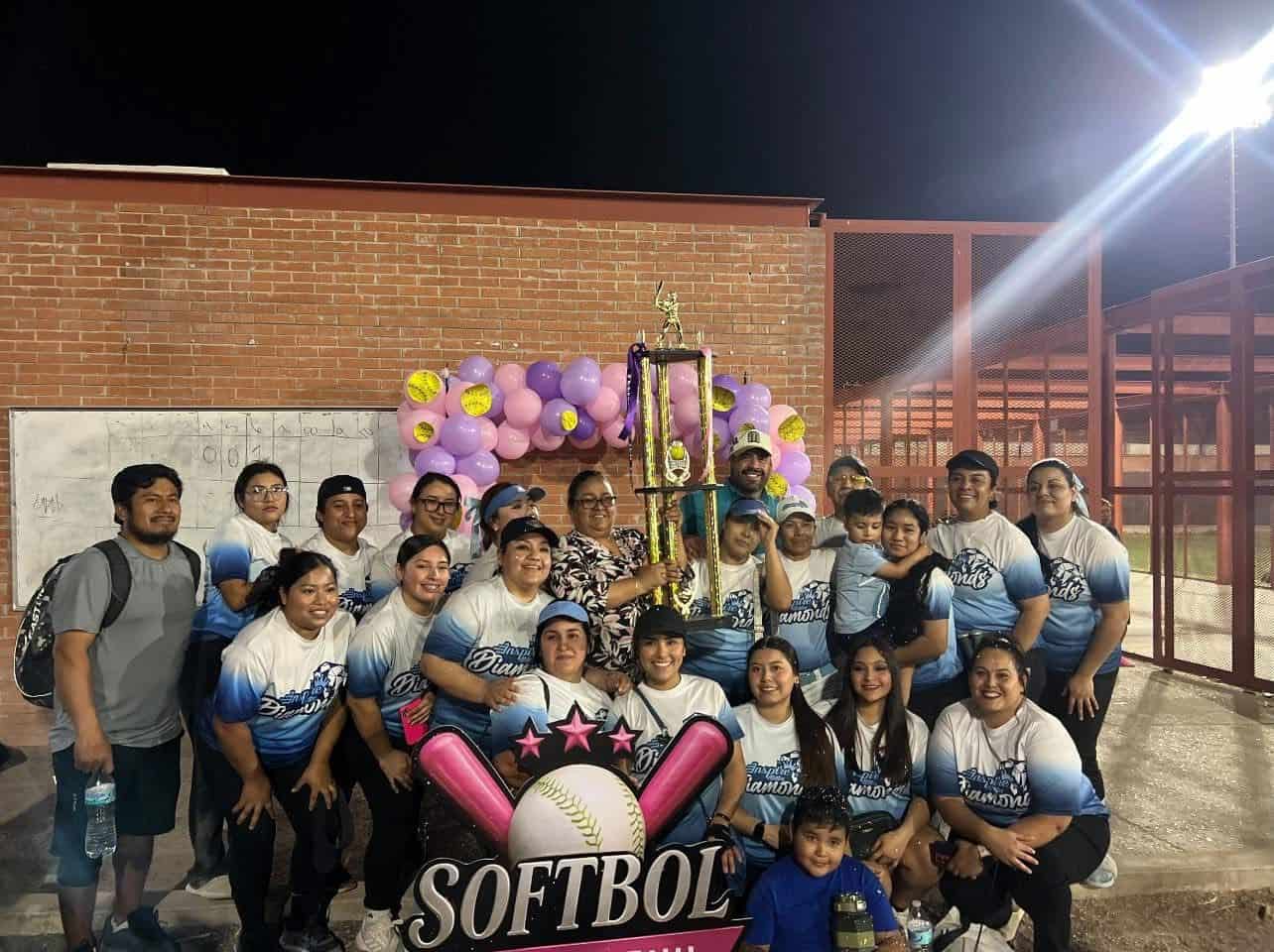 Diamantes se corona campe&oacute;n del primer torneo de s&oacute;ftbol femenil en Ciudad Acu&ntilde;a