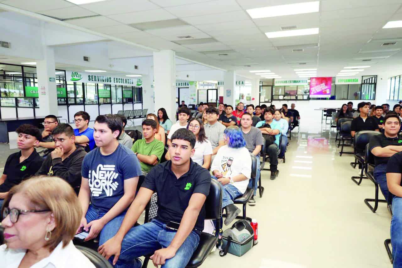 UTRCC: 400 j&oacute;venes participan en examen de admisi&oacute;n en Monclova