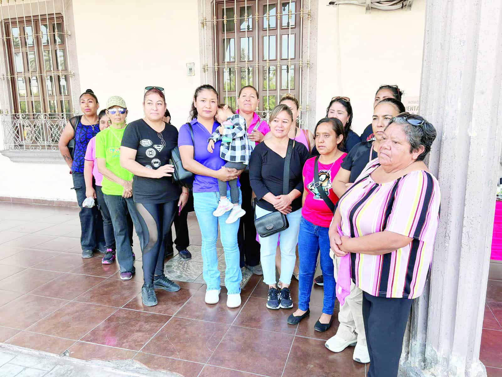 Mujeres emprendedoras piden permiso para pulga en Frontera