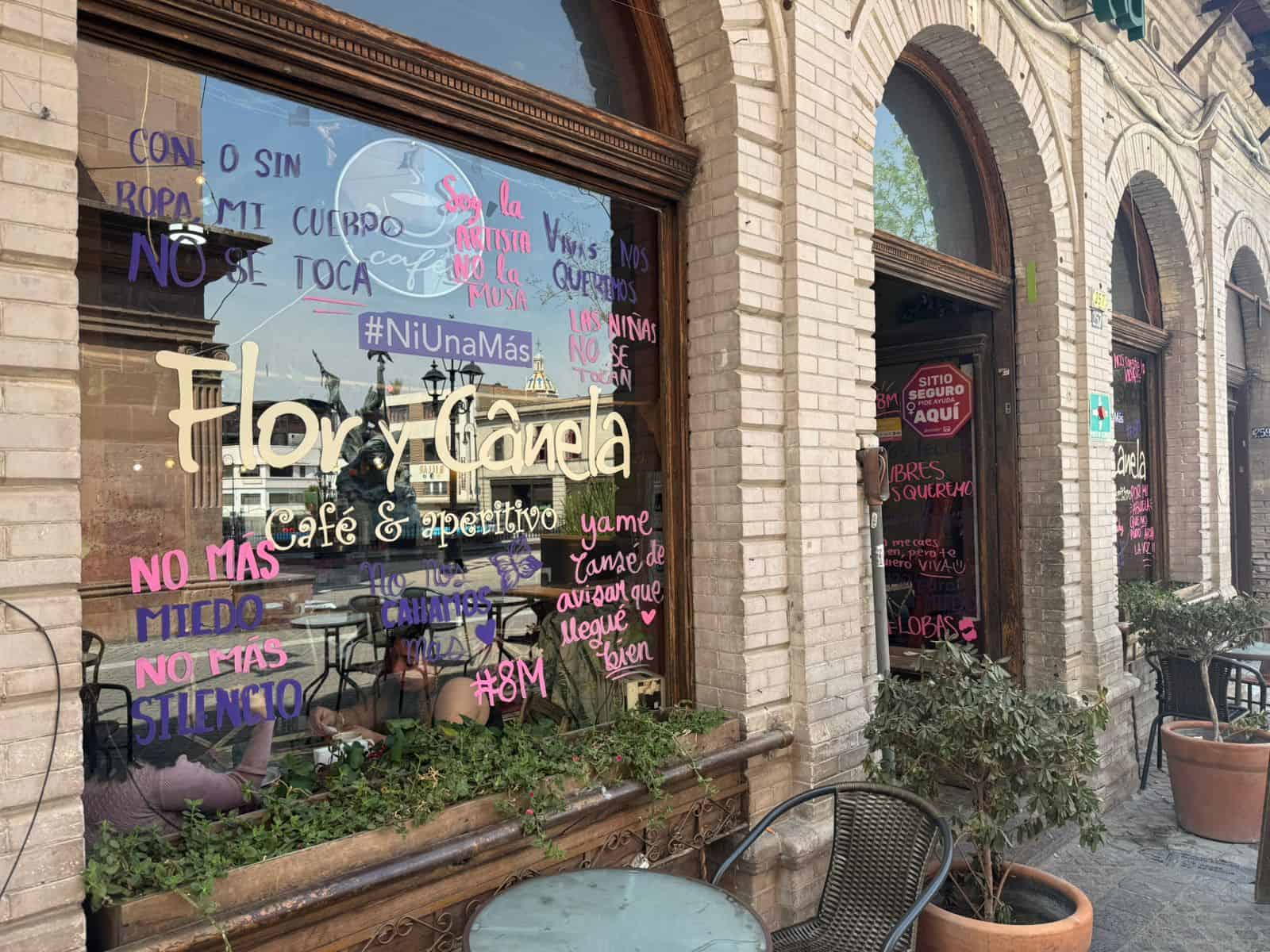 Comerciantes de Saltillo apoyan el movimiento feminista del 8M