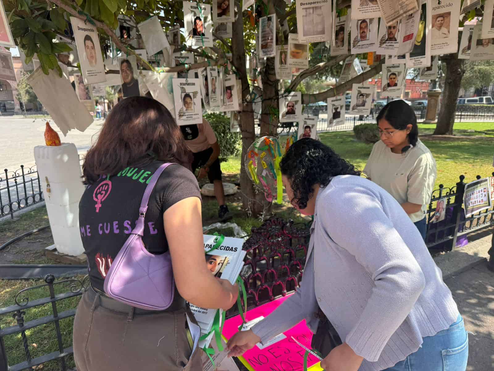 Colectivos de b&uacute;squeda instalan Antimonumento en Saltillo: esperanza para desaparecidos