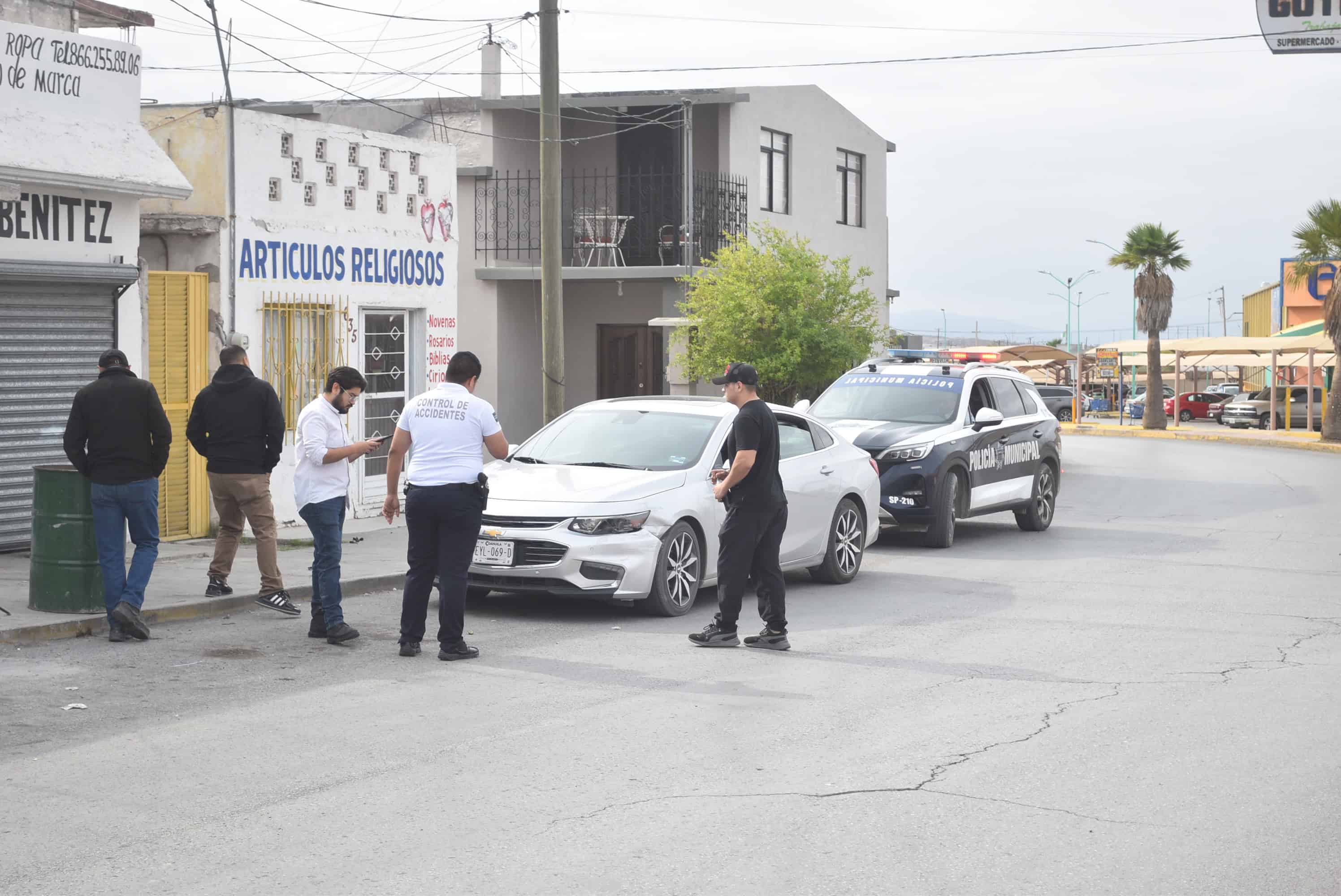 Se estrellan en la Industrial