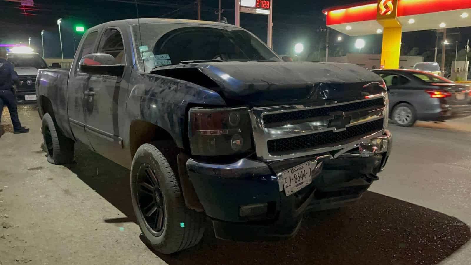 Graves da&ntilde;os por choque entre dos camionetas