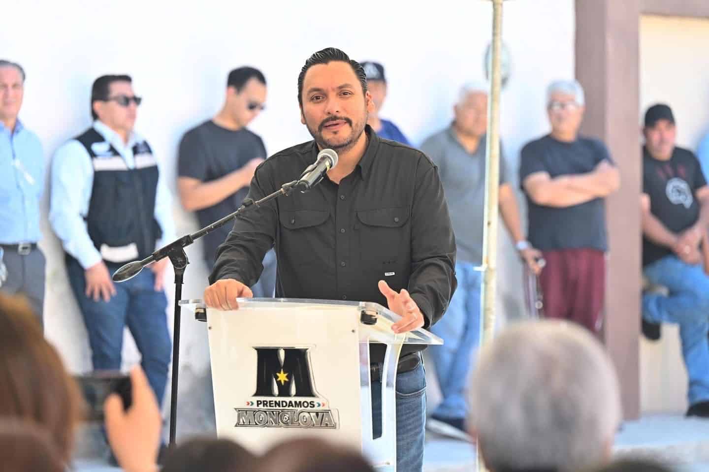 Carlos Villarreal avanza en recarpeteo y pavimentaci&oacute;n en Monclova