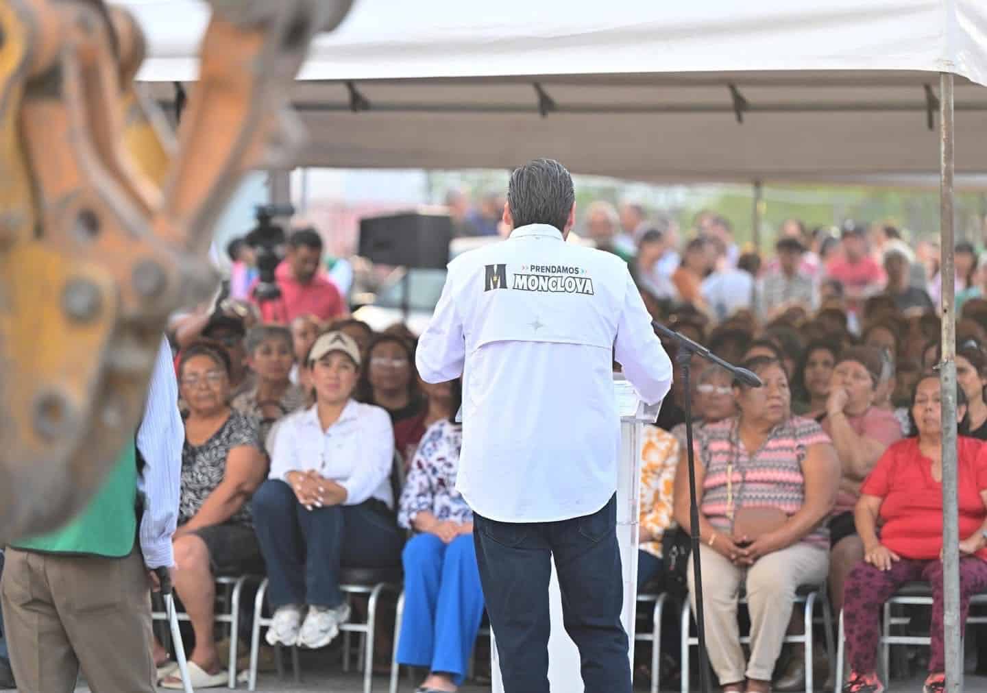 Carlos Villarreal avanza en recarpeteo y pavimentaci&oacute;n en Monclova