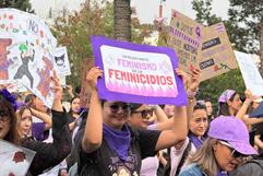 Mujeres y niños marchan en Saltillo por sus derechos este 8M