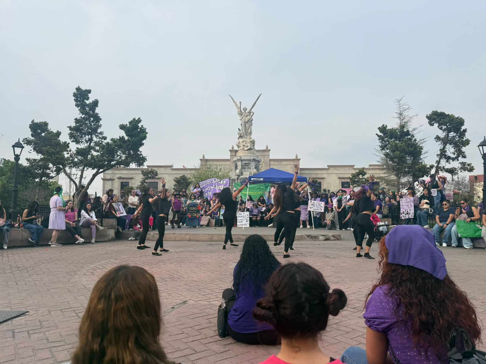 Se fractura marcha del 8M en Saltillo; dos contingentes, una misma consigna