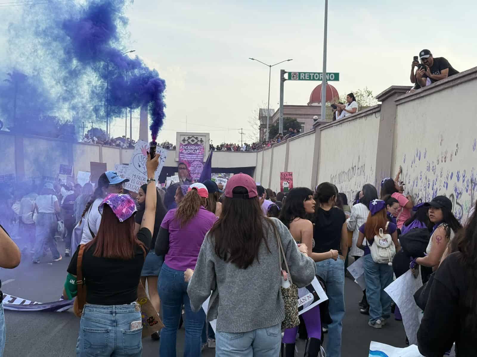 Se fractura marcha del 8M en Saltillo; dos contingentes, una misma consigna