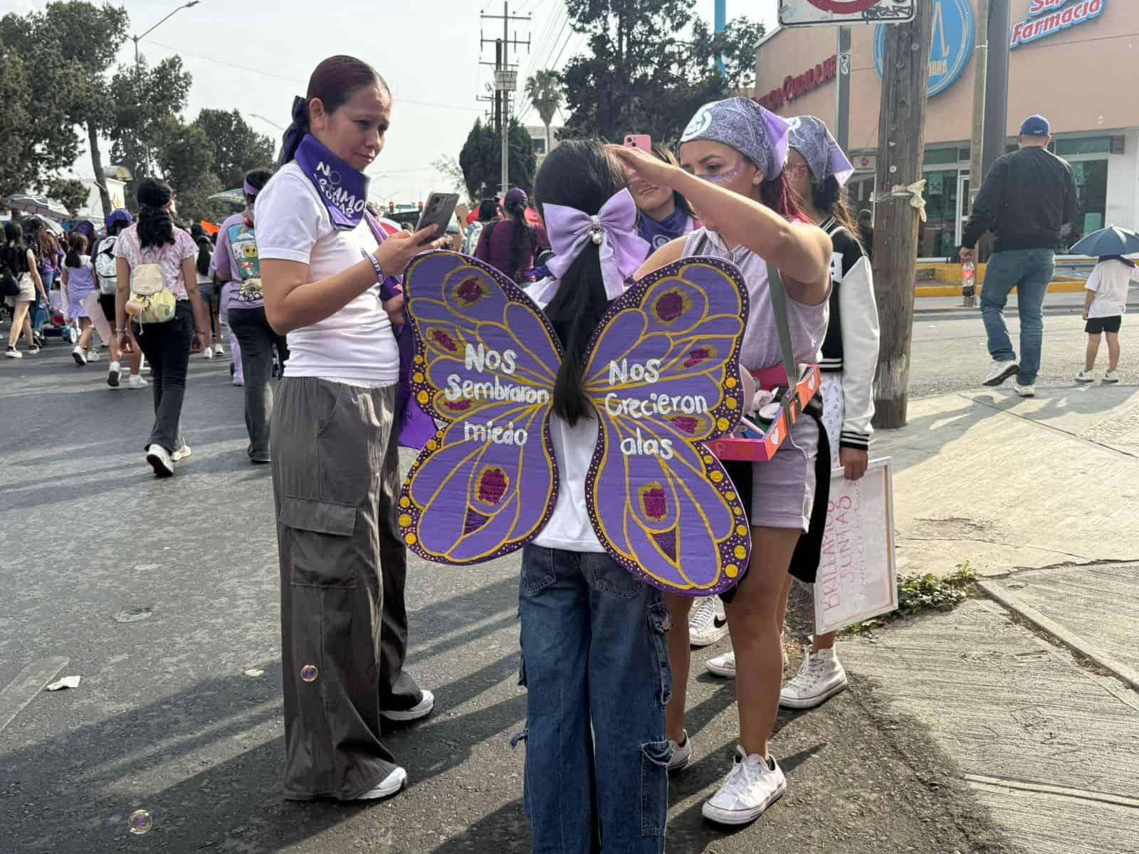 Se fractura marcha del 8M en Saltillo; dos contingentes, una misma consigna