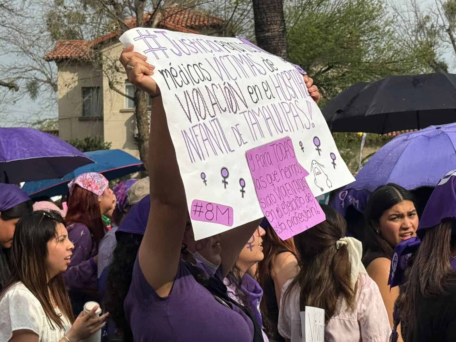 Se fractura marcha del 8M en Saltillo; dos contingentes, una misma consigna
