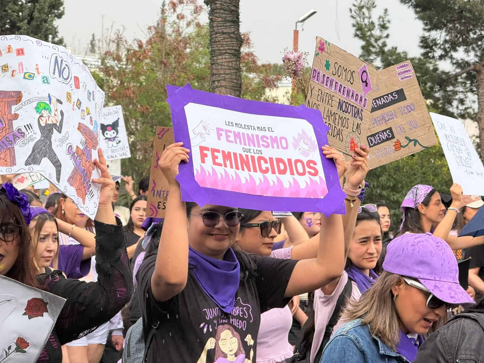 Se fractura marcha del 8M en Saltillo; dos contingentes, una misma consigna