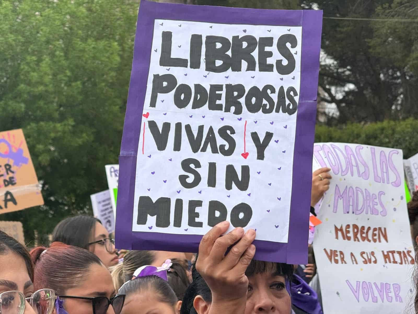 Se fractura marcha del 8M en Saltillo; dos contingentes, una misma consigna