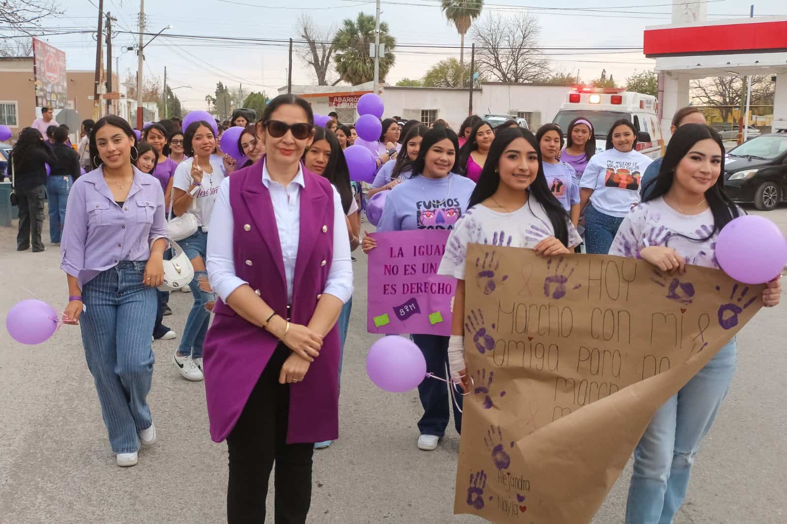 Con caminata y feria reconocen a mujeres destacadas en la regi&oacute;n Cinco Manantiales