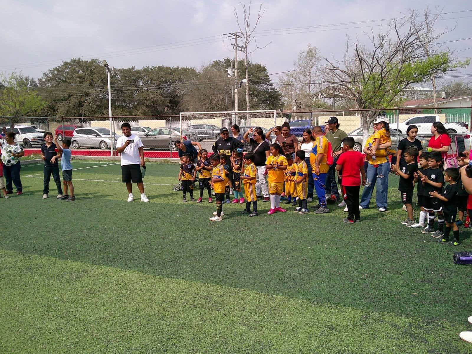 Rayados se corona campe&oacute;n en la Liga Municipal Infantil y Juvenil en Nava