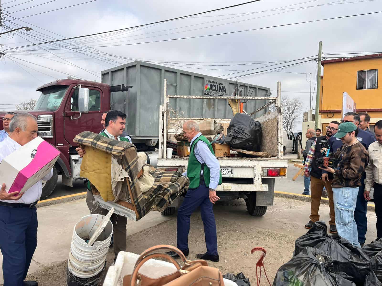 Arranca campa&ntilde;a de descacharrizaci&oacute;n en Ciudad Acu&ntilde;a para prevenir riesgos de salud