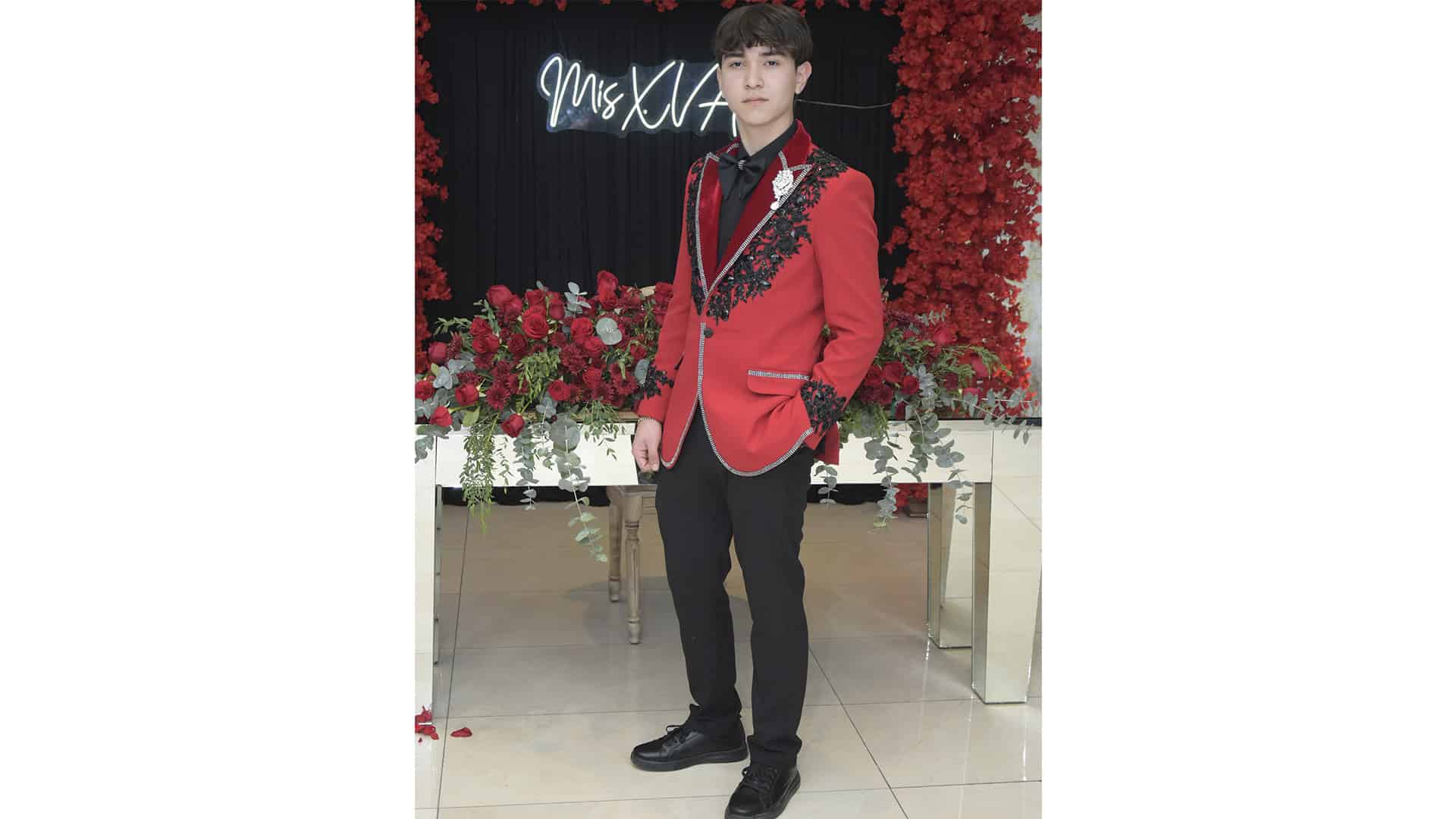 Fiesta de quince a&ntilde;os de Carlos Alexander re&uacute;ne a familiares