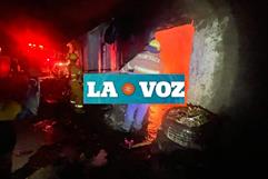 En el barrio El Porvenir  Bomberos sofocan incendio En vivienda abandonada