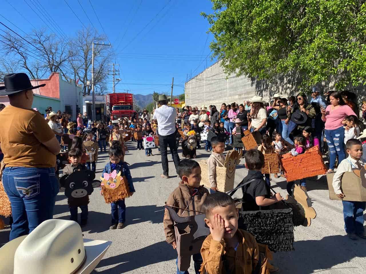 Estudiantes de preescolar realizan su Primera Arreada 2026 en M&uacute;zquiz