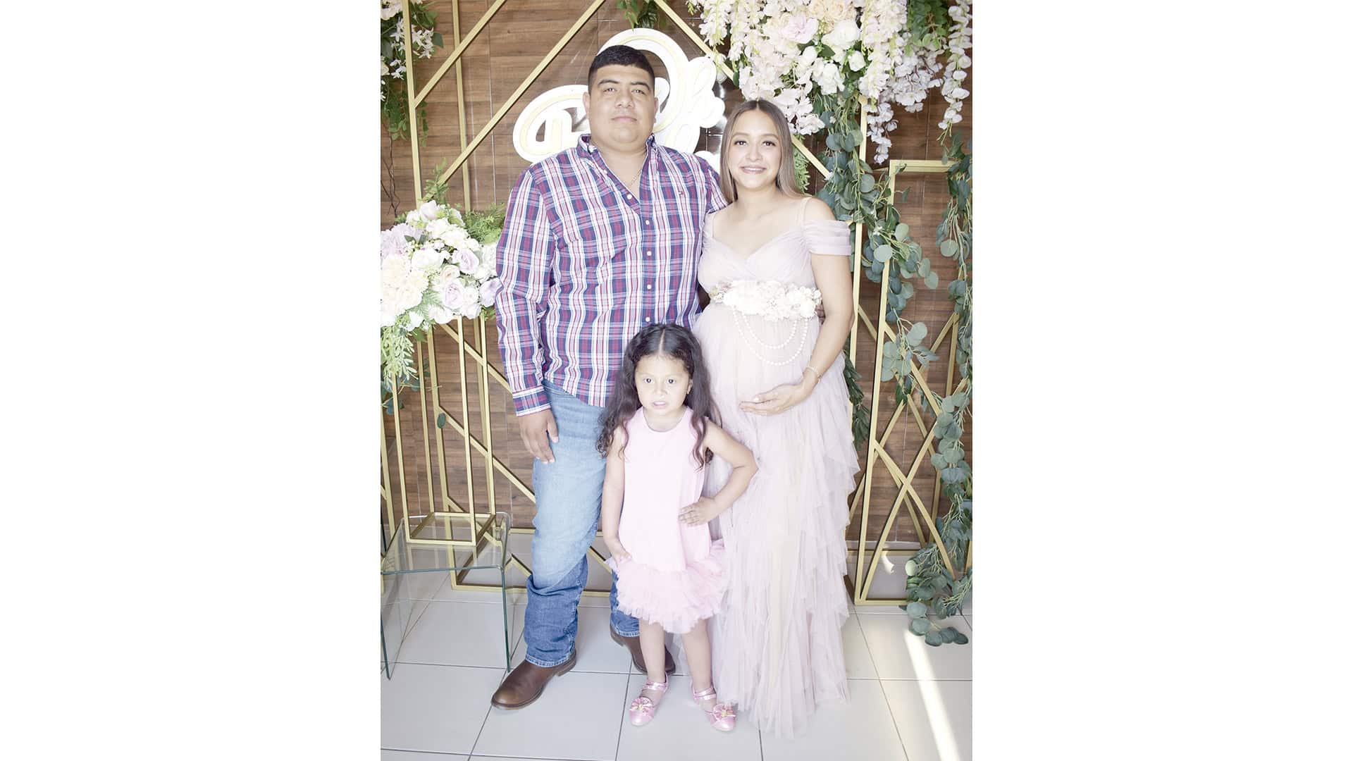 Familia y amigos se re&uacute;nen para el baby shower de Valeria Yazm&iacute;n