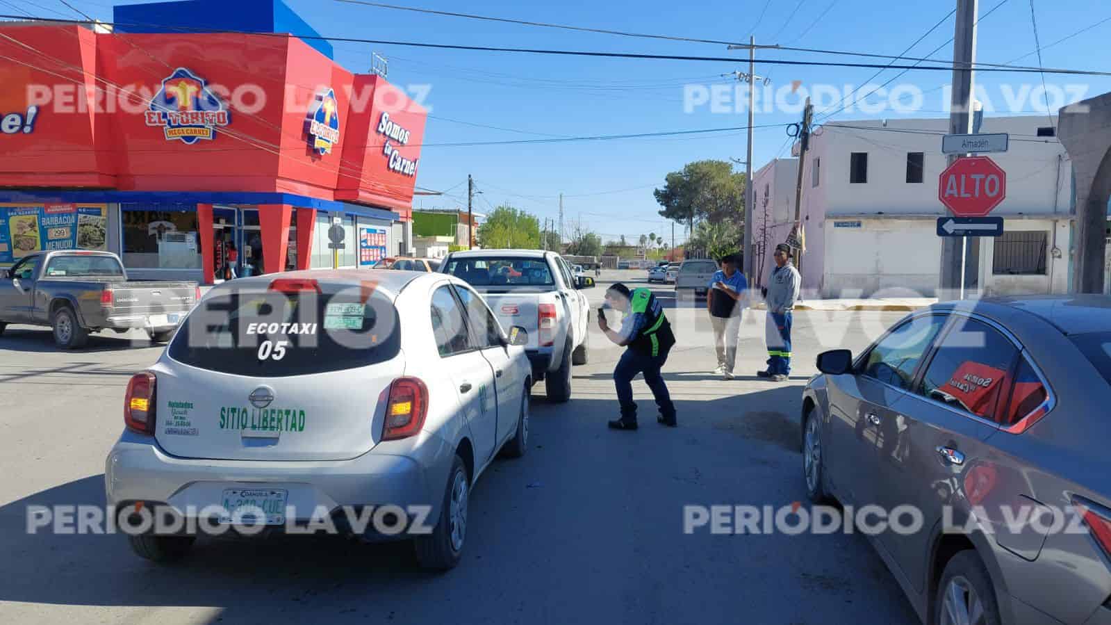 Hombre provoca accidente en Frontera al dar marcha atr&aacute;s