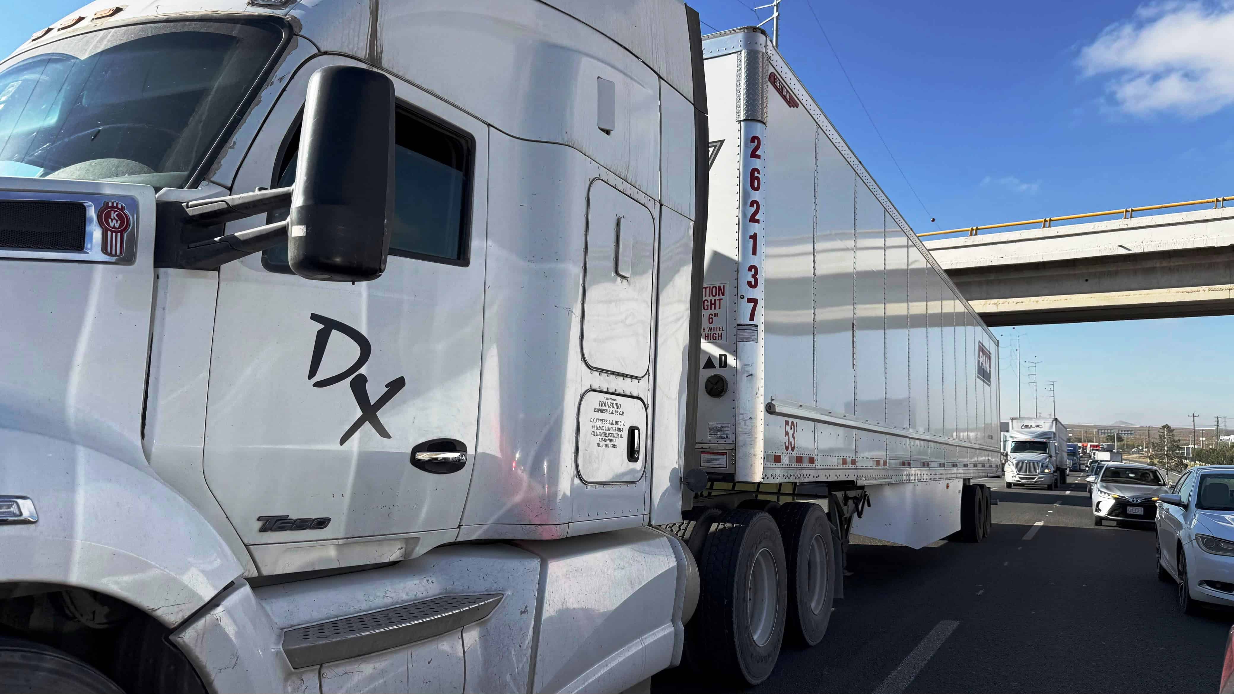 Congestionamiento severo en la carretera Saltillo-Monterrey: tr&aacute;ileres detenidos