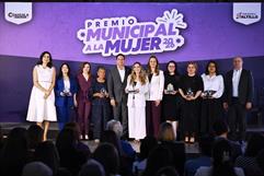 Alcalde Javier Díaz González premia a mujeres saltillenses en el Premio Municipal a la Mujer 2026