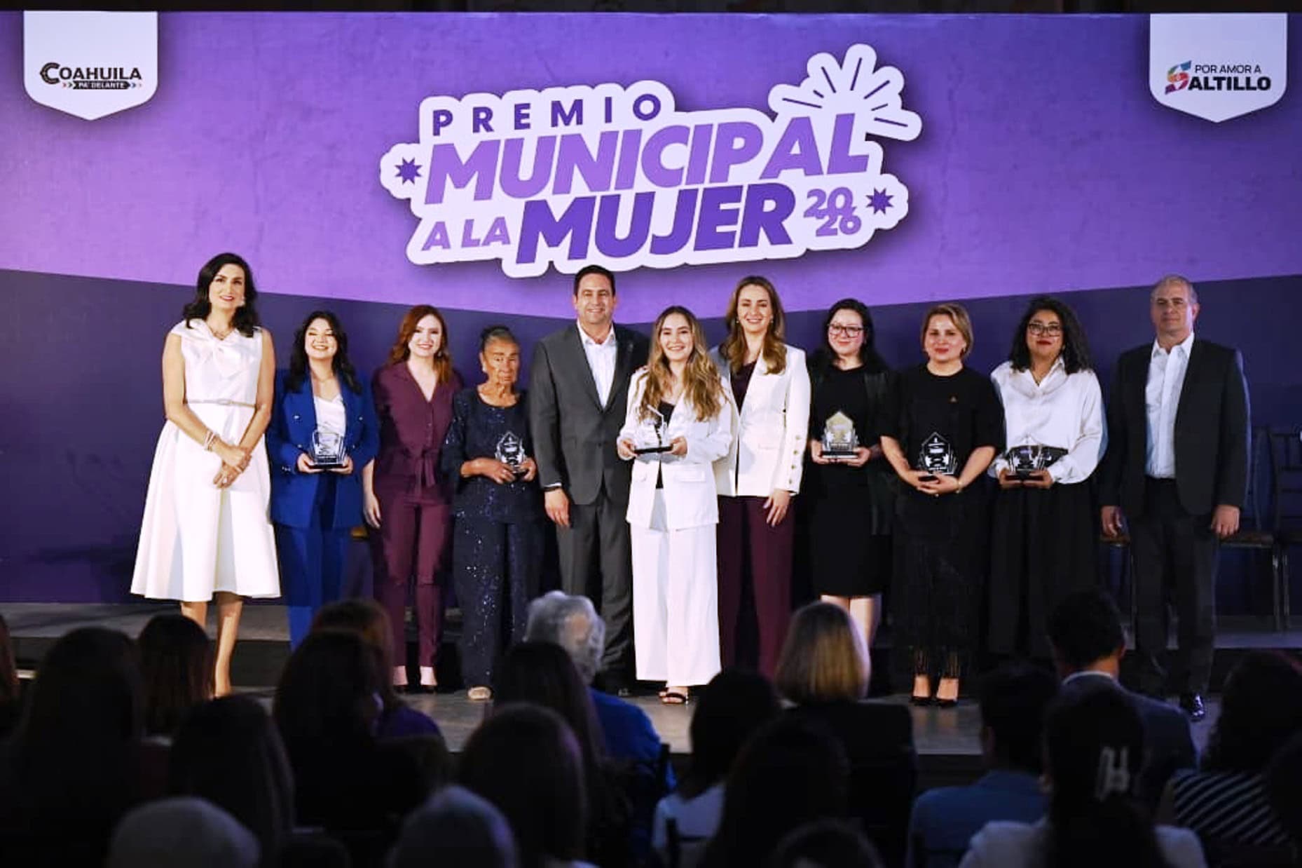 Alcalde Javier D&iacute;az Gonz&aacute;lez premia a mujeres saltillenses en el Premio Municipal a la Mujer 2026