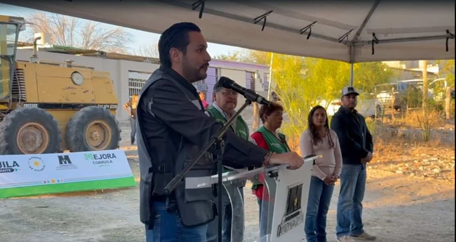 Inicia Carlos Villarreal obras de pavimentaci&oacute;n en Monclova