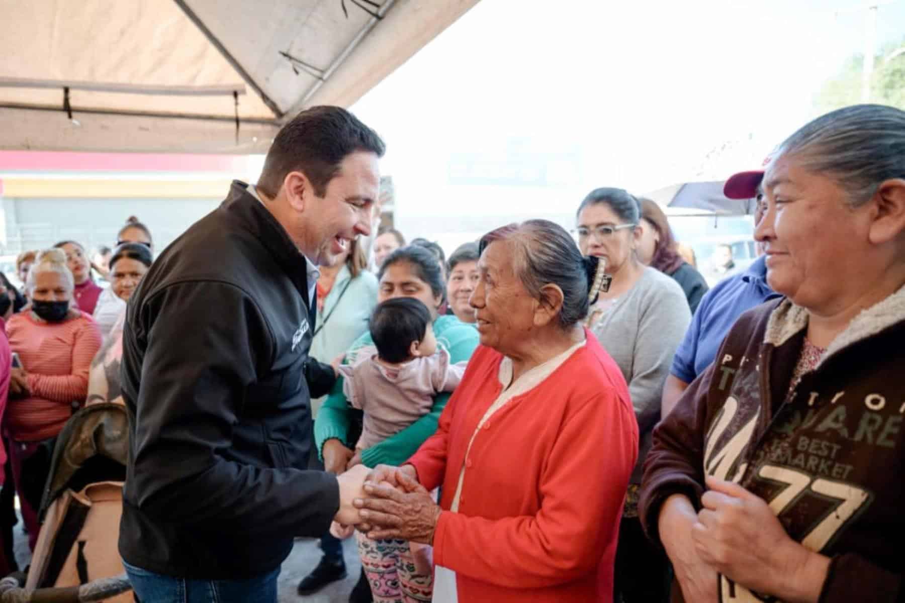 Javier D&iacute;az Gonz&aacute;lez lidera recarpeteo en la calle Santander de Saltillo