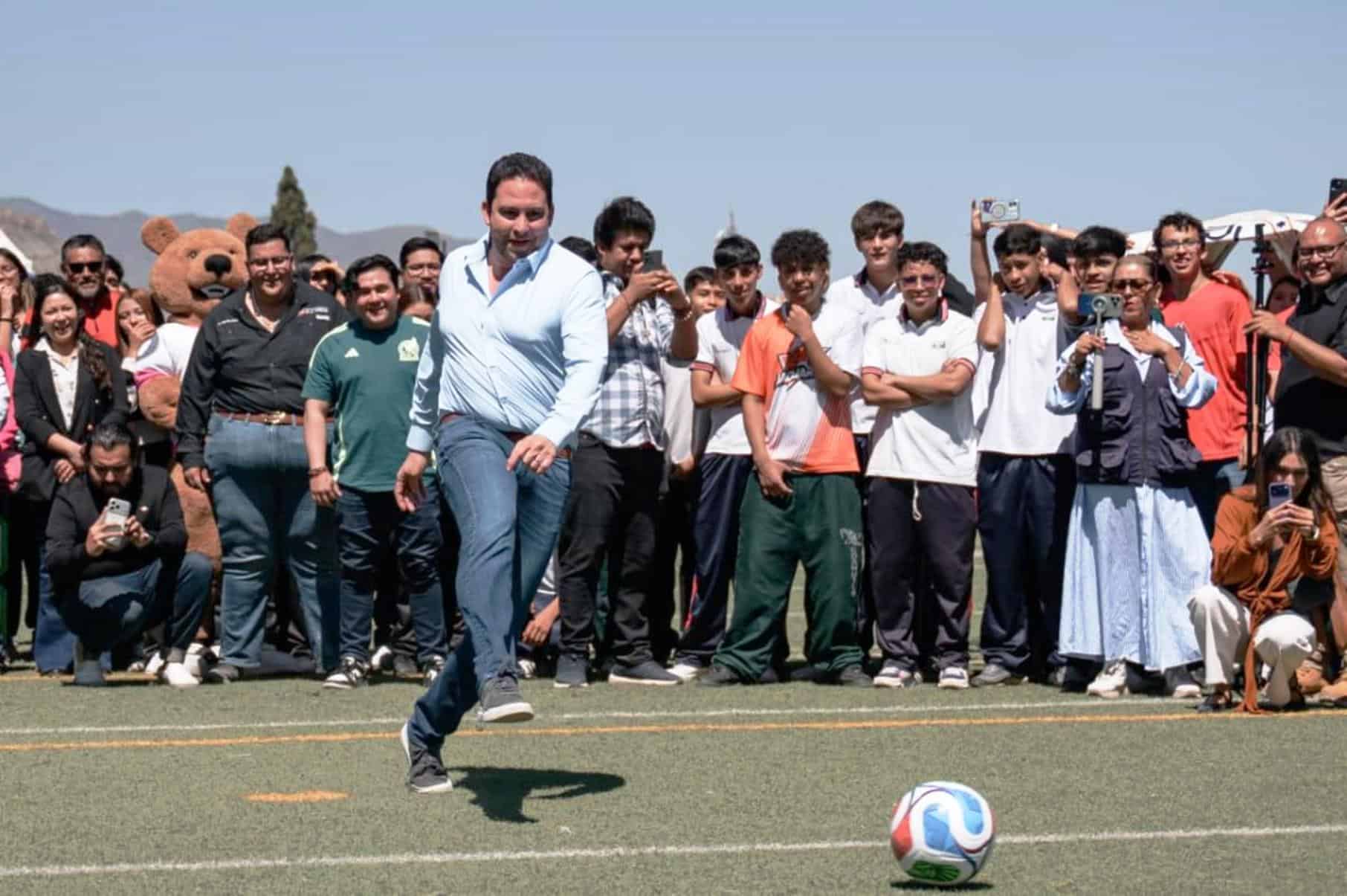 Javier D&iacute;az Gonz&aacute;lez y Luly L&oacute;pez Naranjo lideran torneo Interprepas 2026 de F&uacute;tbol Siete en Saltillo