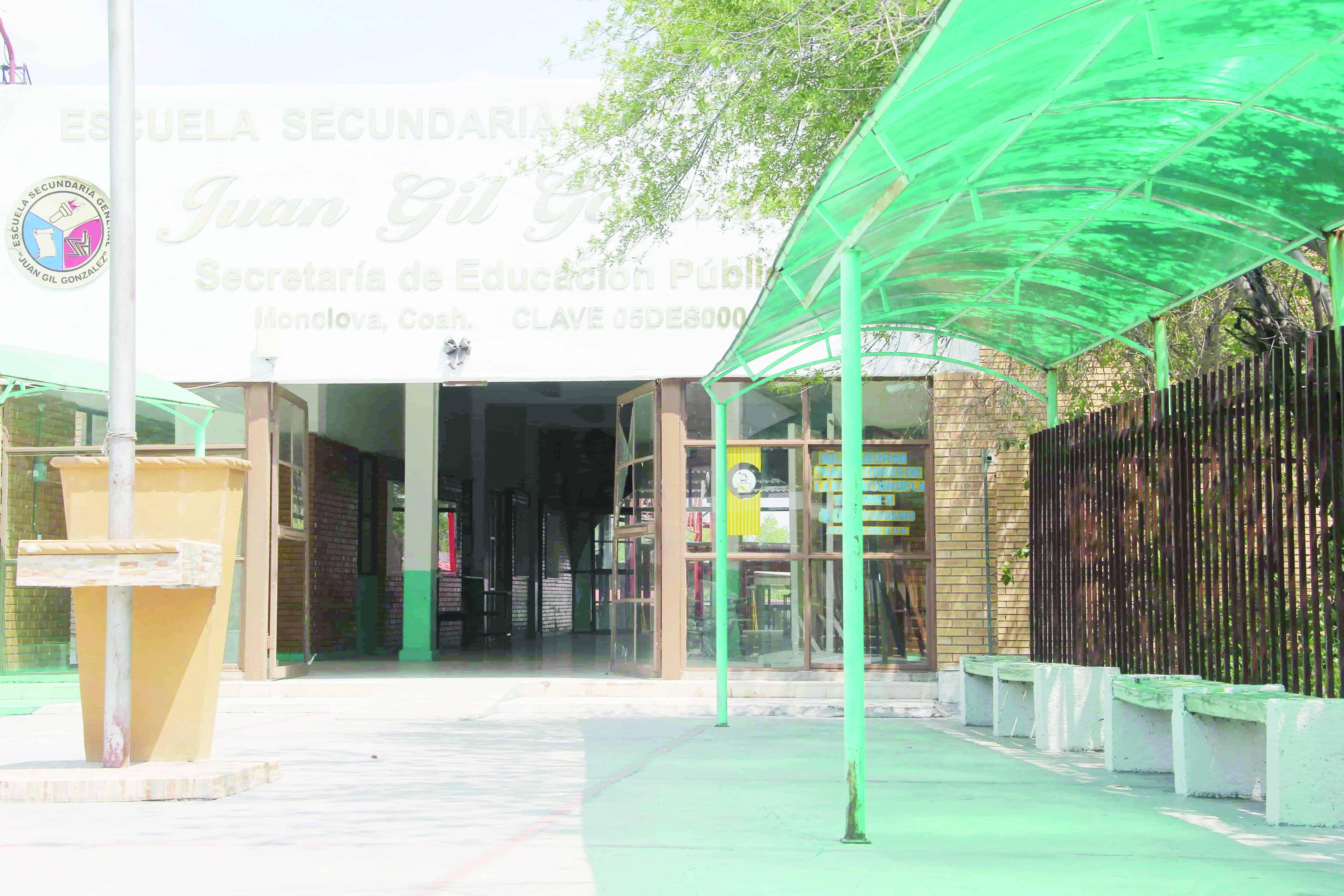 Maestro acusado de abuso busca amparo