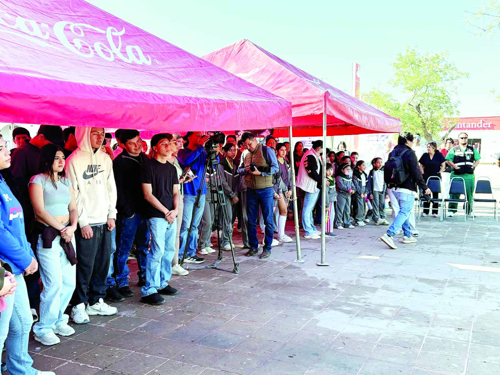 Frontera: j&oacute;venes reciben orientaci&oacute;n psicol&oacute;gica en Feria de la Salud