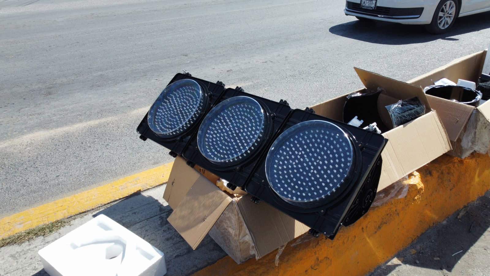 San Buenaventura: nuevo sem&aacute;foro LED instalado