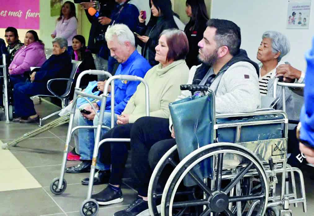 Manolo Jim&eacute;nez impulsa apoyo a personas con discapacidad en Coahuila