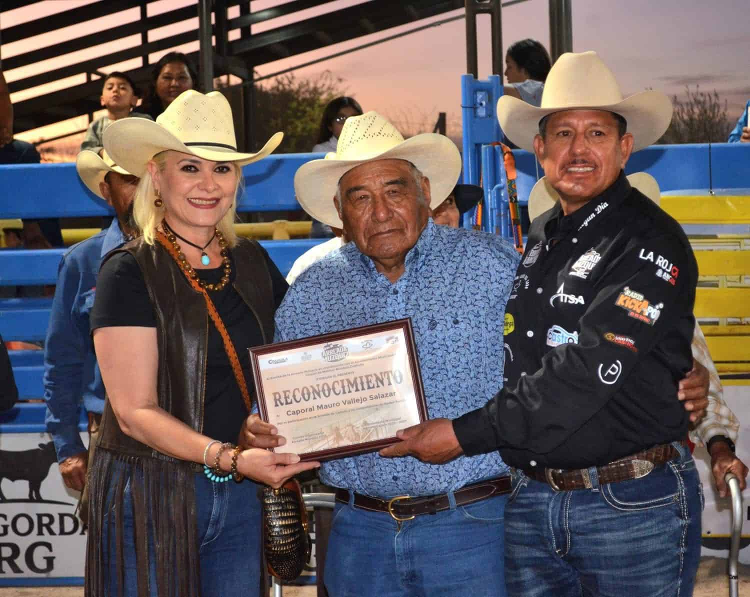 Laura Jim&eacute;nez celebra la Arreada M&uacute;zquiz 2026 con reconocimientos a vaqueros