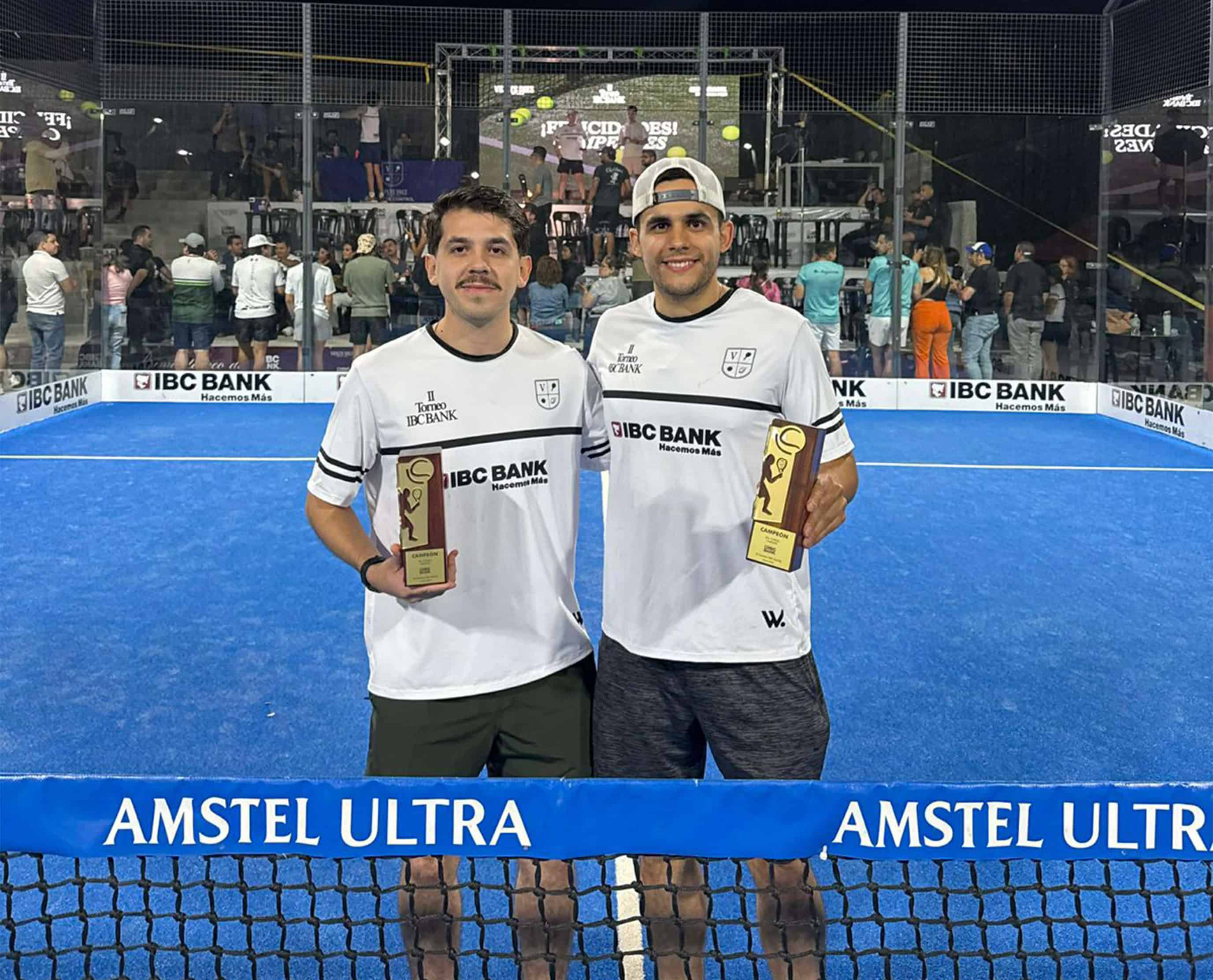 Dupla acu&ntilde;ense conquista campeonato de p&aacute;del en Piedras Negras