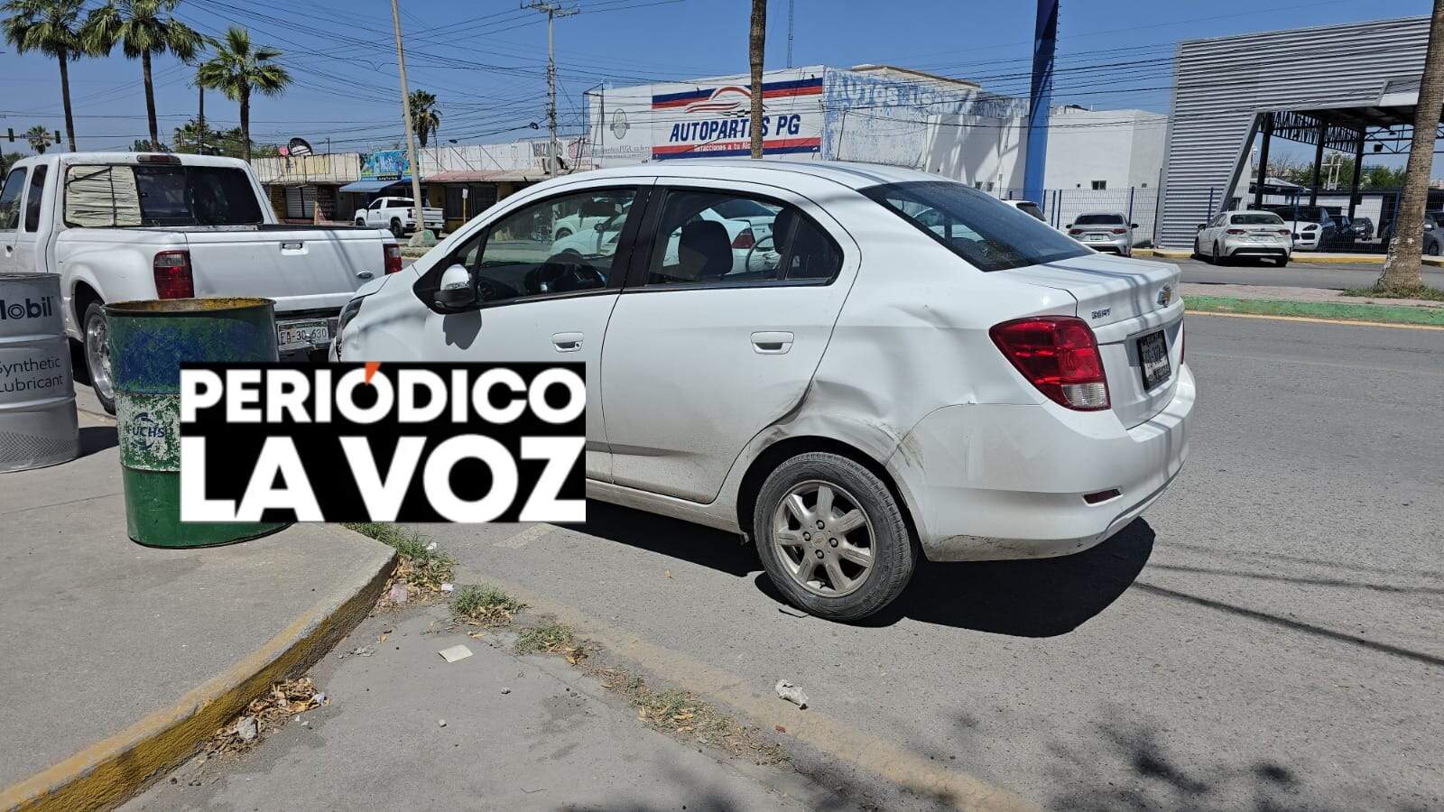 Mujer provoca choque en el bulevar Benito Ju&aacute;rez de Monclova
