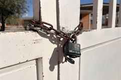 Padres de familia cierran escuela en Frontera: exigen intendente